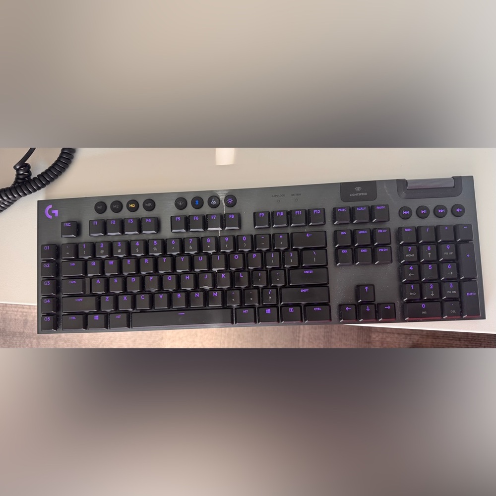 Logitech G915 LIGHTSPEED RGB Mechanical Gaming Keyboard/Bluetooth Support